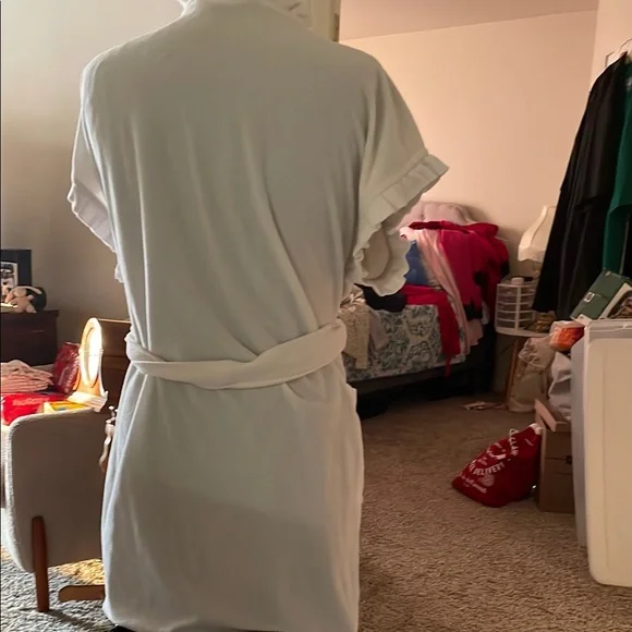 Steve Madden White Ruffle Robe - Picture 4 of 6